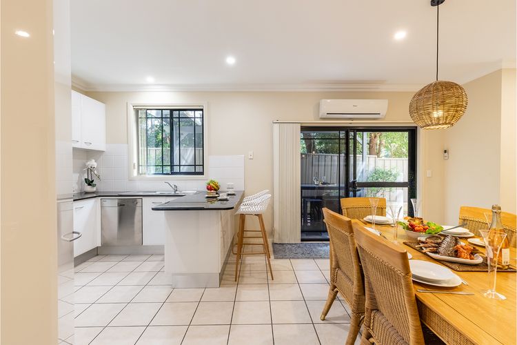 2/11a Christmas Bush Avenue – fantastic pet friendly townhouse close to Dutchies Beach with Wi-Fi and Air Con