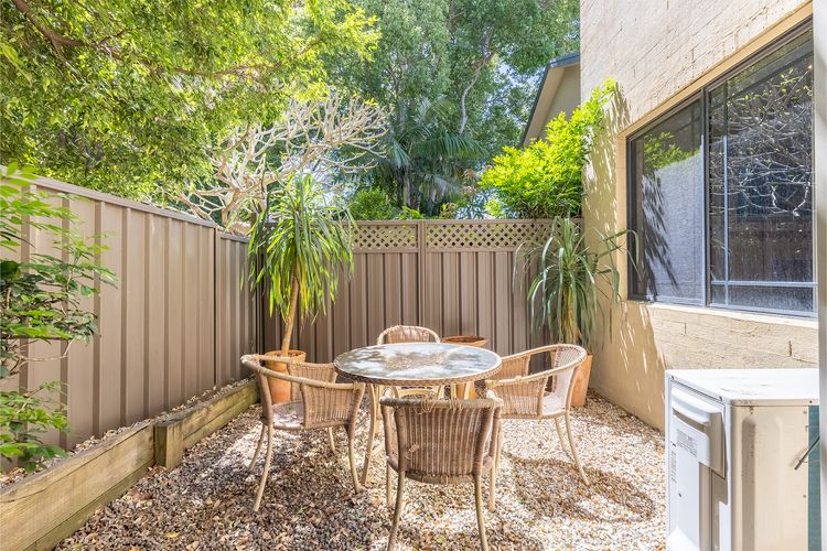 2/11a Christmas Bush Avenue – fantastic pet friendly townhouse close to Dutchies Beach with Wi-Fi and Air Con