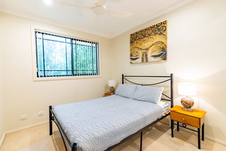 2/11a Christmas Bush Avenue – fantastic pet friendly townhouse close to Dutchies Beach with Wi-Fi and Air Con