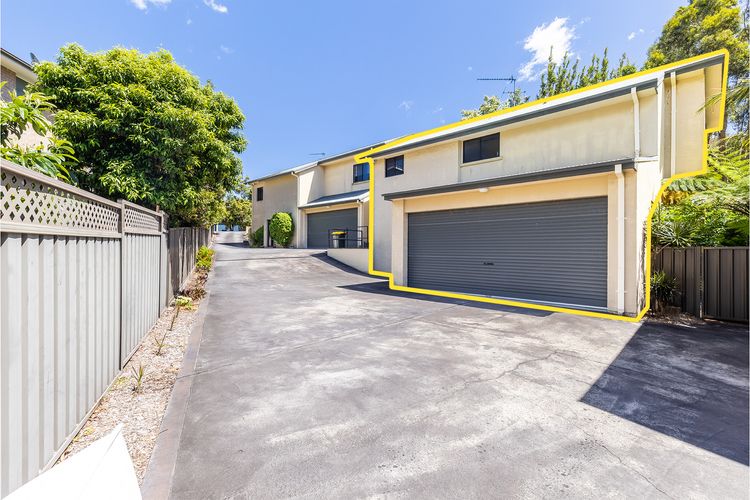 2/11a Christmas Bush Avenue – fantastic pet friendly townhouse close to Dutchies Beach with Wi-Fi and Air Con