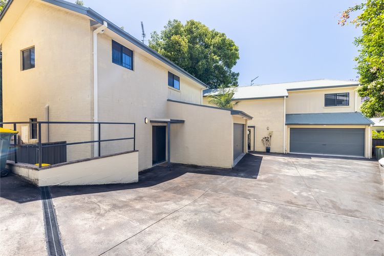 2/11a Christmas Bush Avenue – fantastic pet friendly townhouse close to Dutchies Beach with Wi-Fi and Air Con