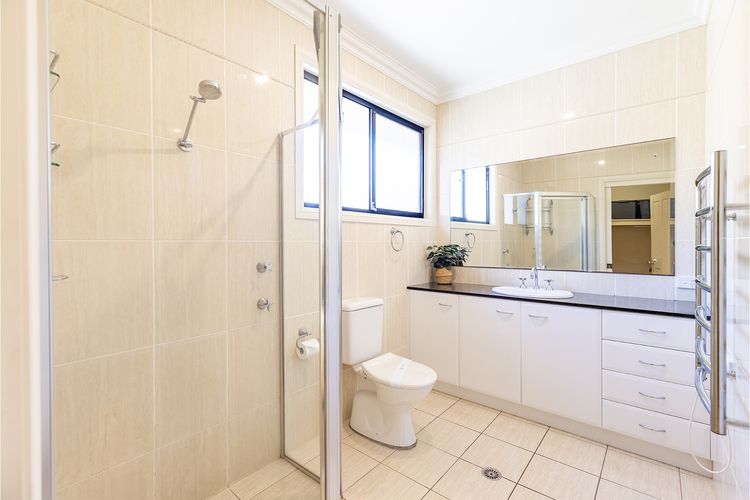 2/11a Christmas Bush Avenue – fantastic pet friendly townhouse close to Dutchies Beach with Wi-Fi and Air Con