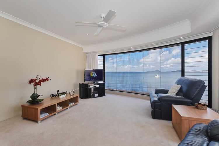 2/137 Soldiers Point Road – luxury unit on the waterfront with aircon and free unlimited WiFi