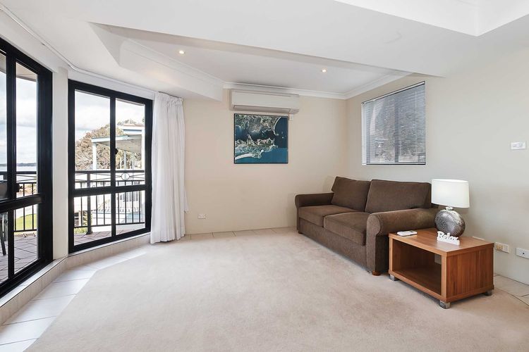 2/137 Soldiers Point Road – luxury unit on the waterfront with aircon and free unlimited WiFi