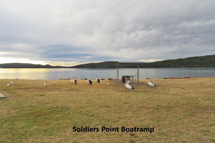 2/137 Soldiers Point Road – luxury unit on the waterfront with aircon and free unlimited WiFi