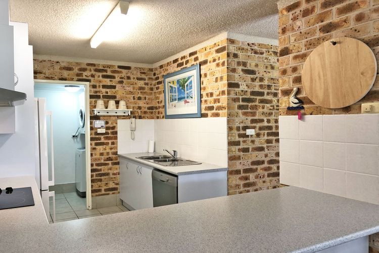 Bay Parklands, 22/2 Gowrie Avenue – pool, tennis court, spa, child friendly