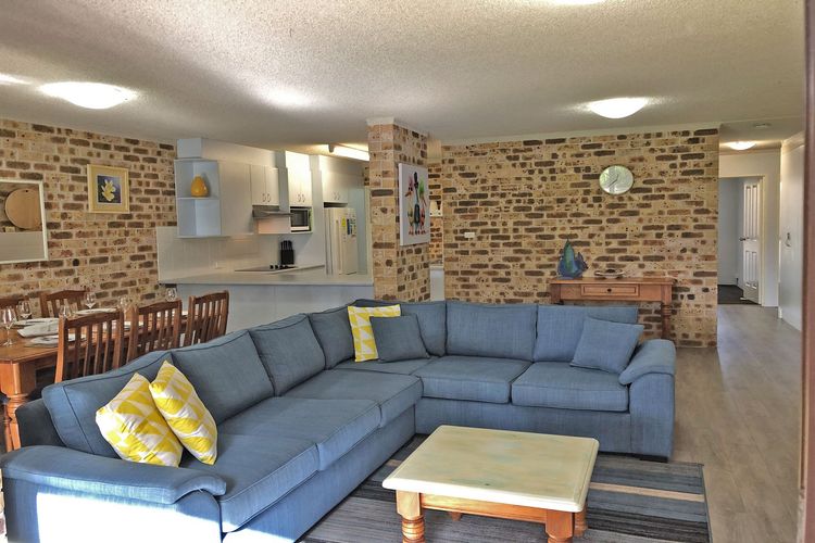 Bay Parklands, 22/2 Gowrie Avenue – pool, tennis court, spa, child friendly