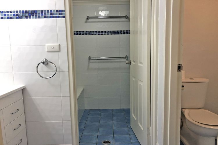 Bay Parklands, 22/2 Gowrie Avenue – pool, tennis court, spa, child friendly