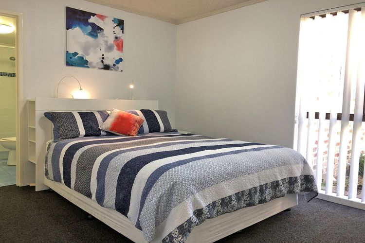 Bay Parklands, 22/2 Gowrie Avenue – pool, tennis court, spa, child friendly