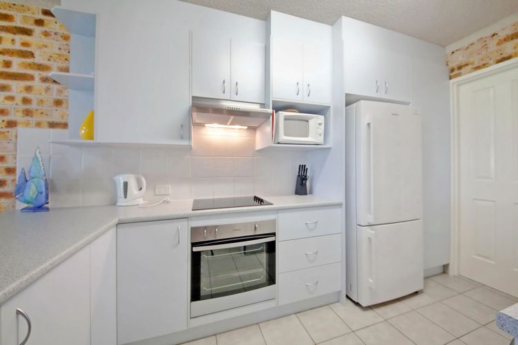 Bay Parklands, 22/2 Gowrie Avenue – pool, tennis court, spa, child friendly