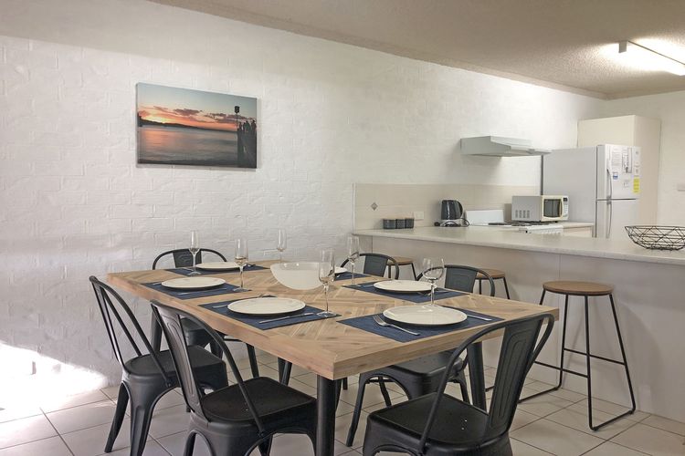 Bay Parklands 23 – Ground floor unit with air con, complex pool, spa, tennis court