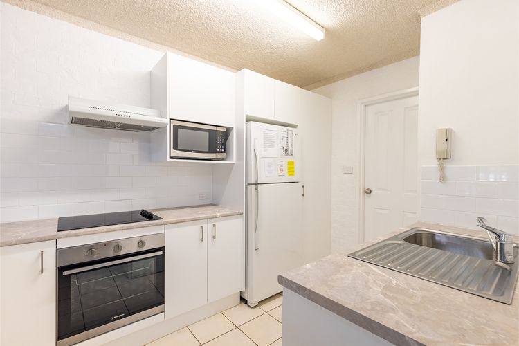 Bay Parklands 23 – Ground floor unit with air con, complex pool, spa, tennis court