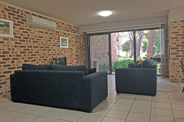 Bay Parklands 23 – Ground floor unit with air con, complex pool, spa, tennis court