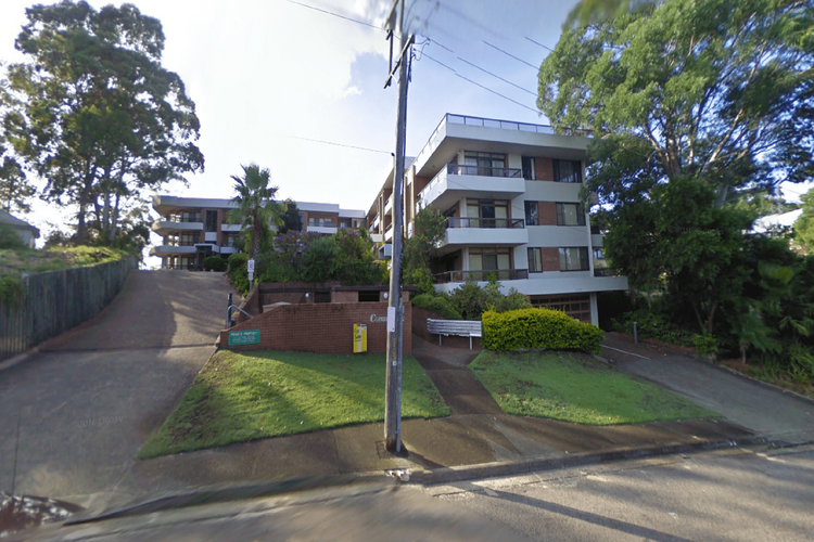 The Commodore, 23/9-11 Donald Street – Delightful unit with gorgeous water views, air con and wi-fi