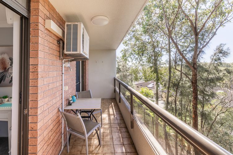 The Commodore, 23/9-11 Donald Street – Delightful unit with gorgeous water views, air con and wi-fi