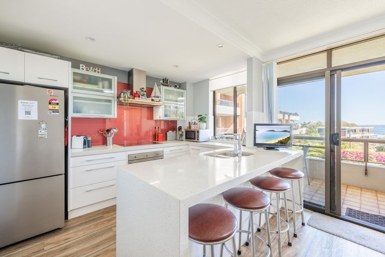 The Commodore, 23/9-11 Donald Street – Delightful unit with gorgeous water views, air con and wi-fi