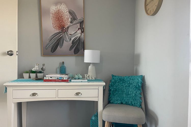 The Commodore, 23/9-11 Donald Street – Delightful unit with gorgeous water views, air con and wi-fi