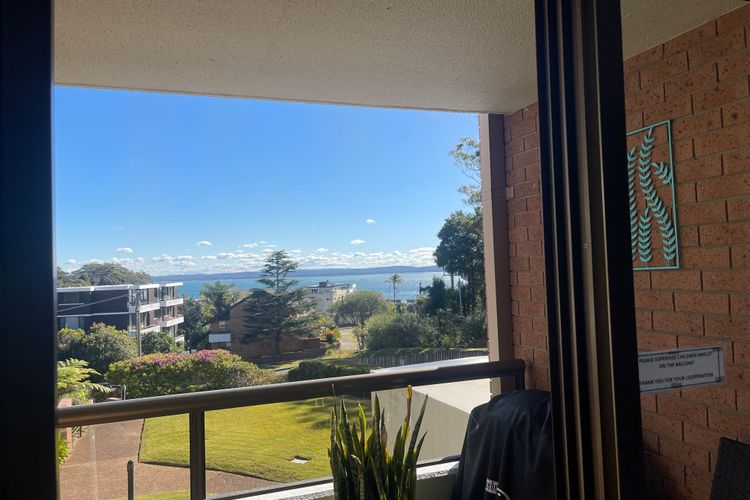 The Commodore, 23/9-11 Donald Street – Delightful unit with gorgeous water views, air con and wi-fi