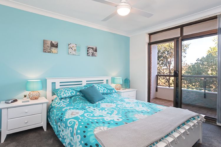 The Commodore, 23/9-11 Donald Street – Delightful unit with gorgeous water views, air con and wi-fi