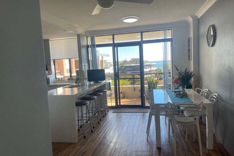 The Commodore, 23/9-11 Donald Street – Delightful unit with gorgeous water views, air con and wi-fi