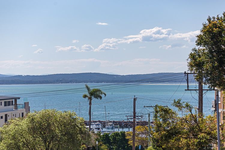 The Commodore, 23/9-11 Donald Street – Delightful unit with gorgeous water views, air con and wi-fi