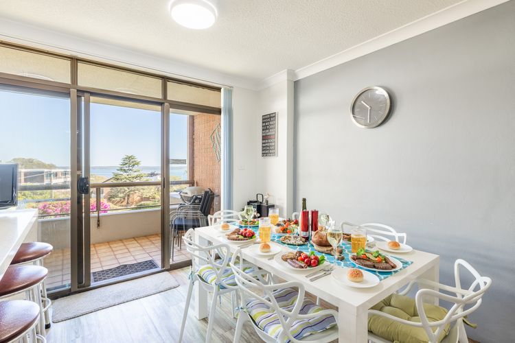 The Commodore, 23/9-11 Donald Street – Delightful unit with gorgeous water views, air con and wi-fi