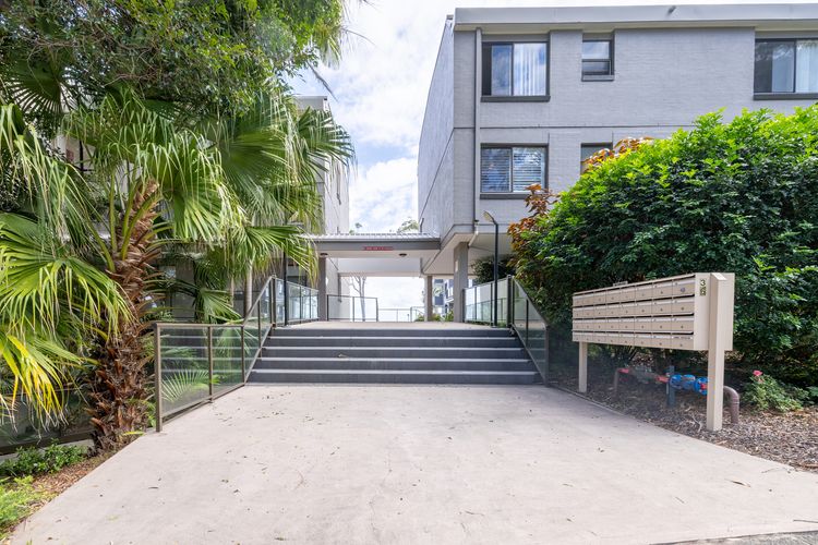 The Poplars, 24/36 Magnus Street – Unit with views, air con and wifi in a complex with a pool