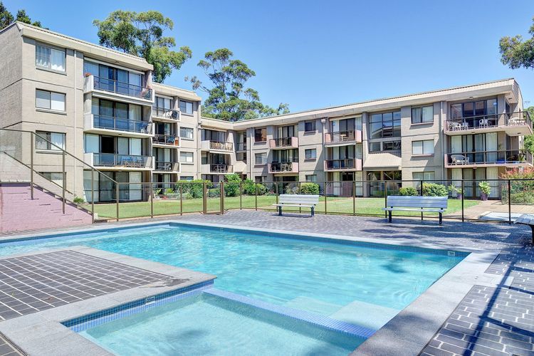 The Poplars, 24/36 Magnus Street – Unit with views, air con and wifi in a complex with a pool