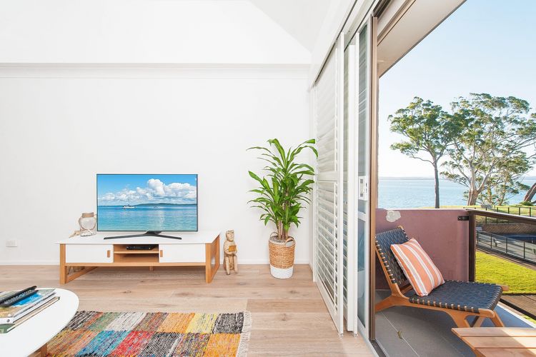 The Poplars, 24/36 Magnus Street – Unit with views, air con and wifi in a complex with a pool