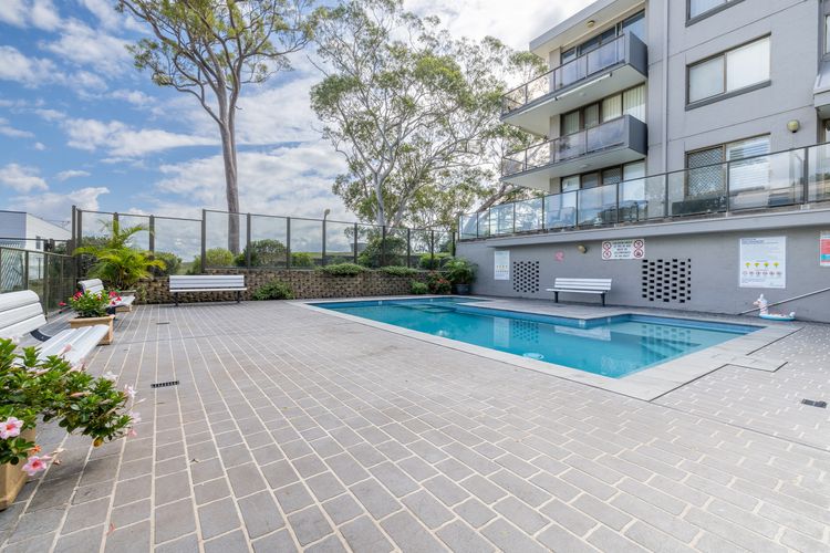 The Poplars, 24/36 Magnus Street – Unit with views, air con and wifi in a complex with a pool