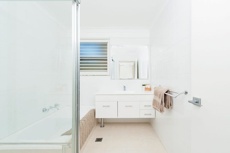 The Poplars, 24/36 Magnus Street – Unit with views, air con and wifi in a complex with a pool