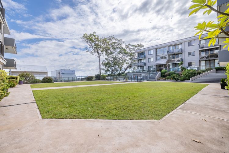 The Poplars, 24/36 Magnus Street – Unit with views, air con and wifi in a complex with a pool