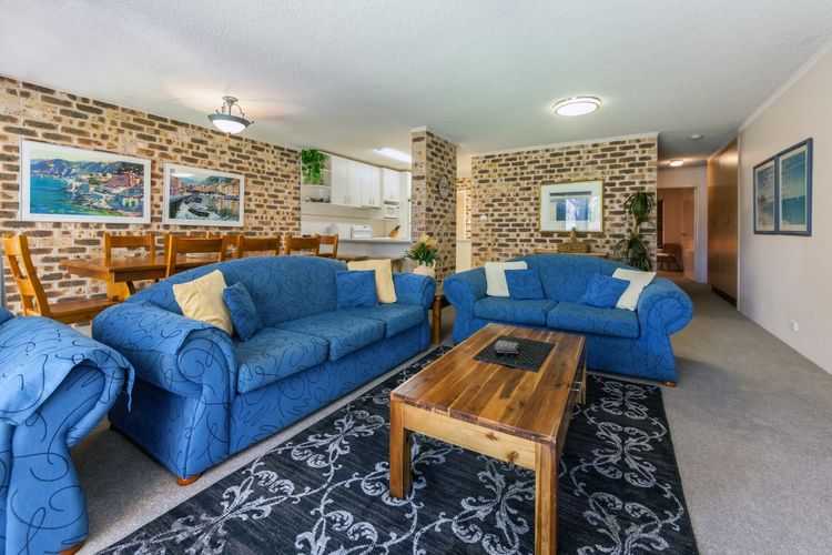 Bay Parklands, 28/2 Gowrie Ave – pool, tennis + stunning views