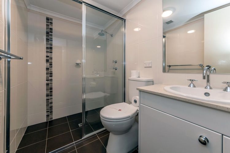 Bay Parklands, 28/2 Gowrie Ave – pool, tennis + stunning views
