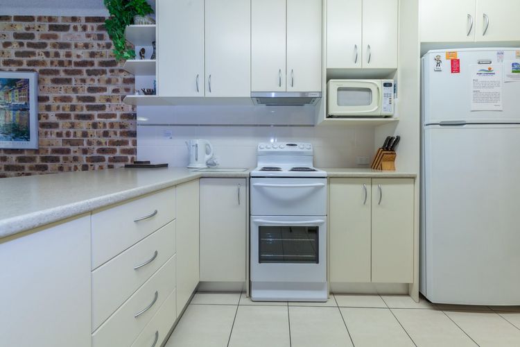 Bay Parklands, 28/2 Gowrie Ave – pool, tennis + stunning views