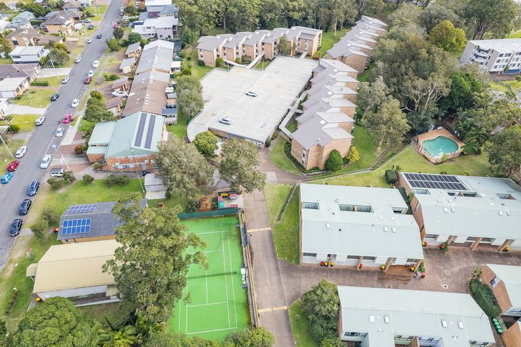 Bay Parklands, 28/2 Gowrie Ave – pool, tennis + stunning views