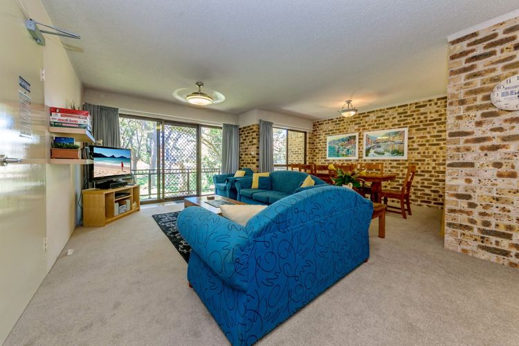 Bay Parklands, 28/2 Gowrie Ave – pool, tennis + stunning views