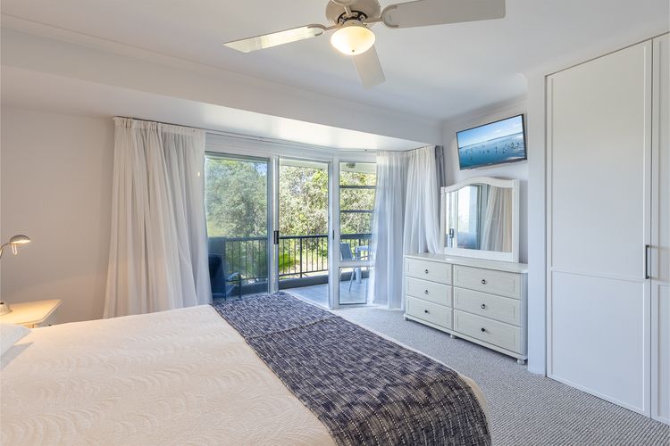 Albacore 3, 12-14  Ondine Close – waterfront, pool, lift & views