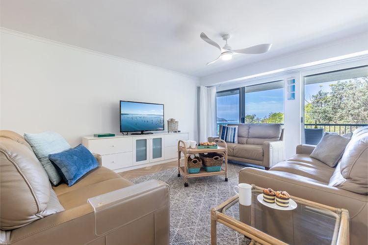 Albacore 3, 12-14  Ondine Close – waterfront, pool, lift & views