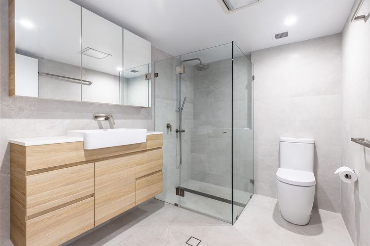 Albacore 3, 12-14  Ondine Close – waterfront, pool, lift & views