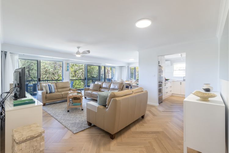Albacore 3, 12-14  Ondine Close – waterfront, pool, lift & views