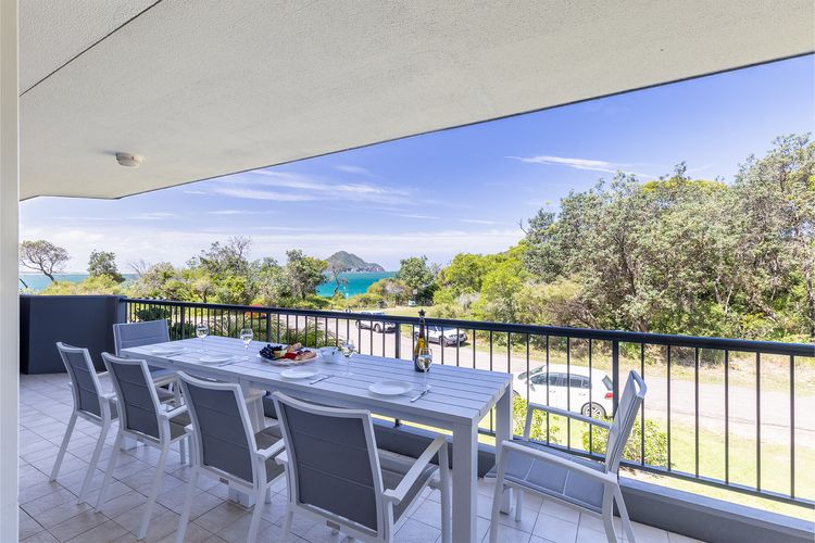 Albacore 3, 12-14  Ondine Close – waterfront, pool, lift & views