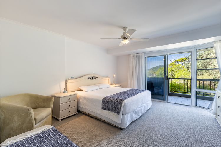 Albacore 3, 12-14  Ondine Close – waterfront, pool, lift & views
