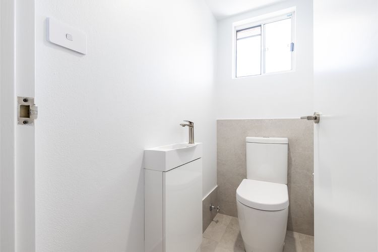 Albacore 3, 12-14  Ondine Close – waterfront, pool, lift & views