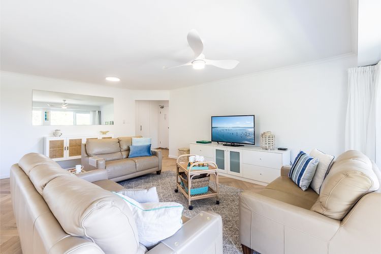 Albacore 3, 12-14  Ondine Close – waterfront, pool, lift & views