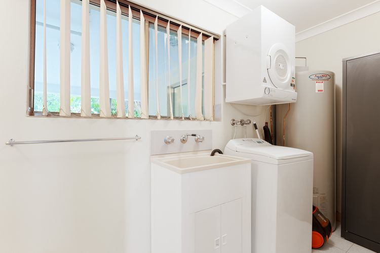 Frangipani, 3/30 Leonard Avenue – great townhouse with air con