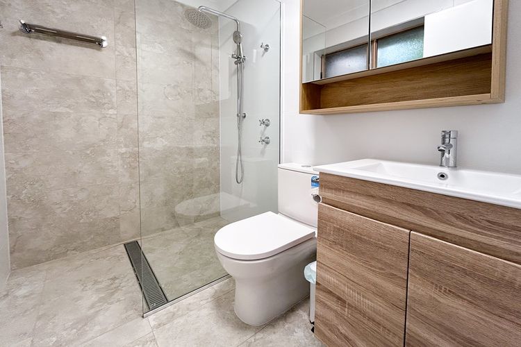 Frangipani, 3/30 Leonard Avenue – great townhouse with air con