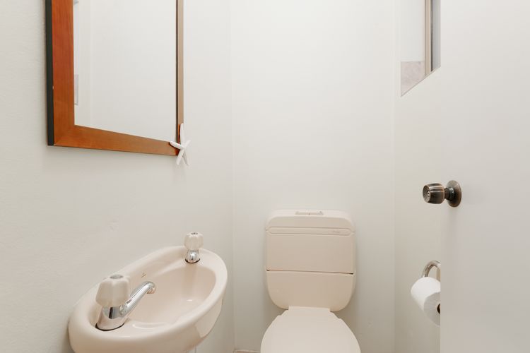 Frangipani, 3/30 Leonard Avenue – great townhouse with air con