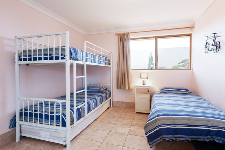 Frangipani, 3/30 Leonard Avenue – great townhouse with air con