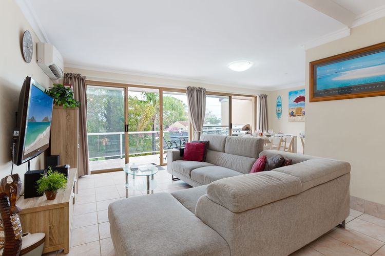 Frangipani, 3/30 Leonard Avenue – great townhouse with air con